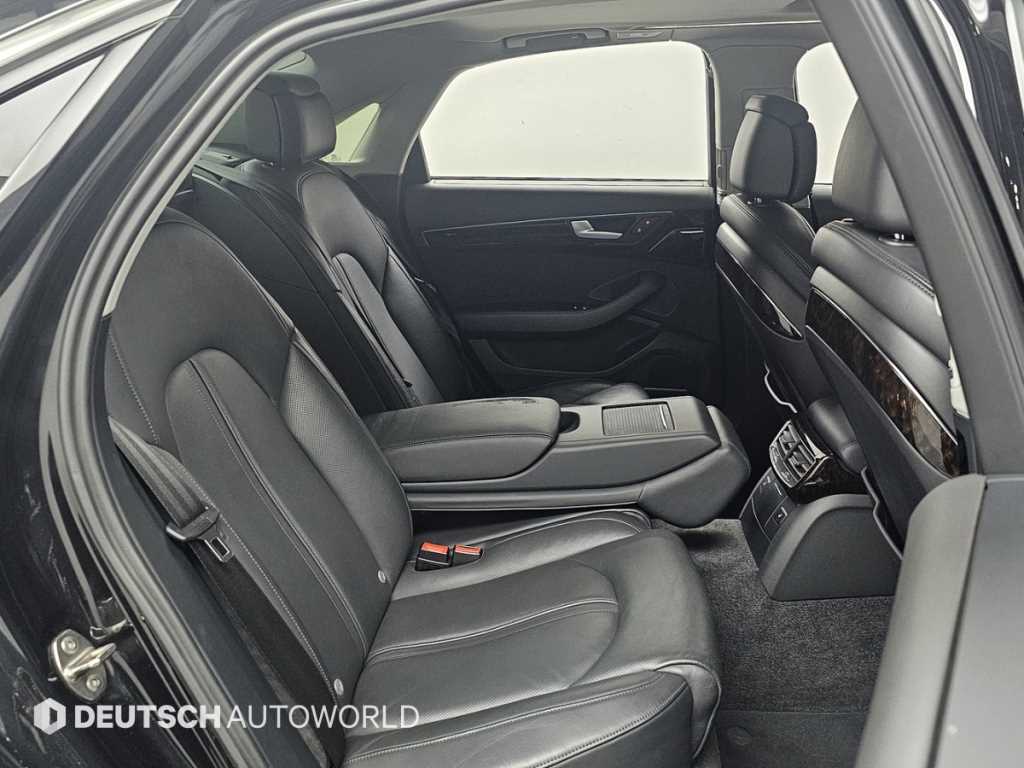 Audi A8 — photo 12