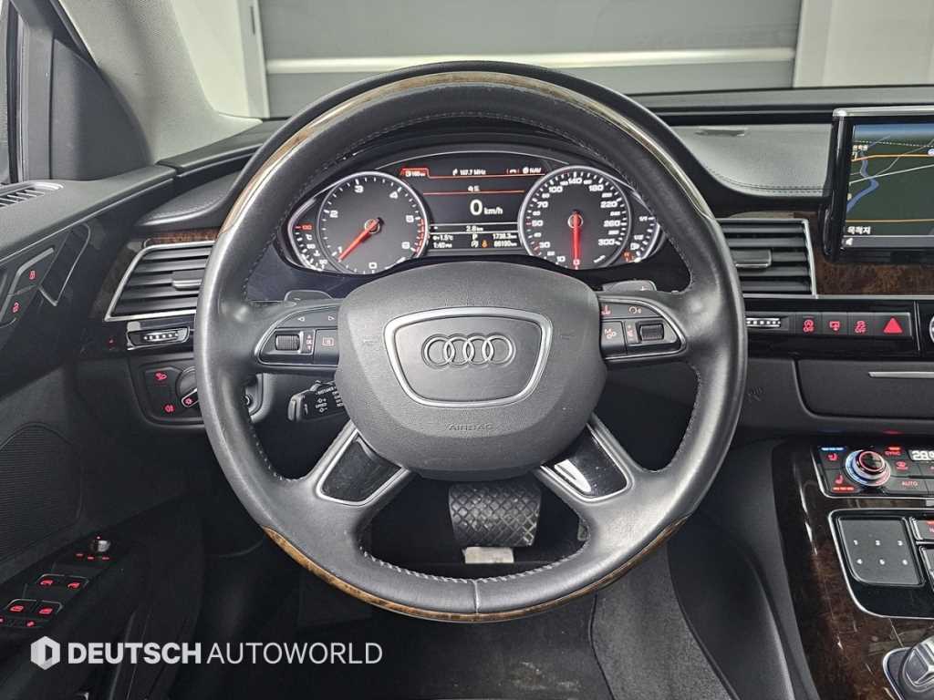 Audi A8 — photo 13
