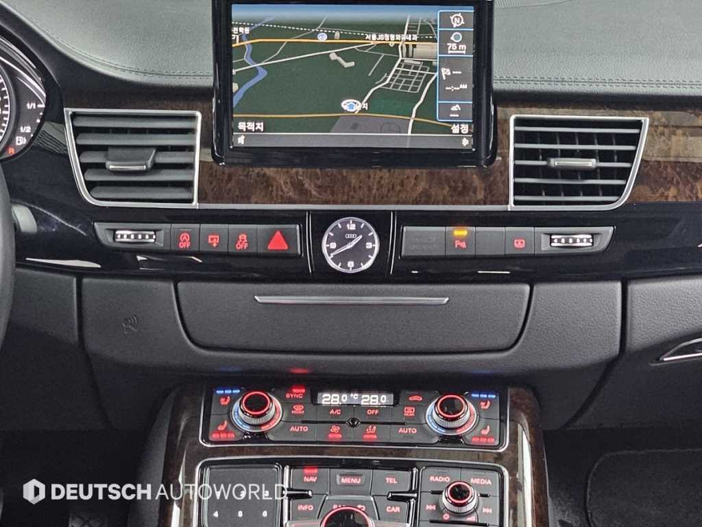 Audi A8 — photo 14