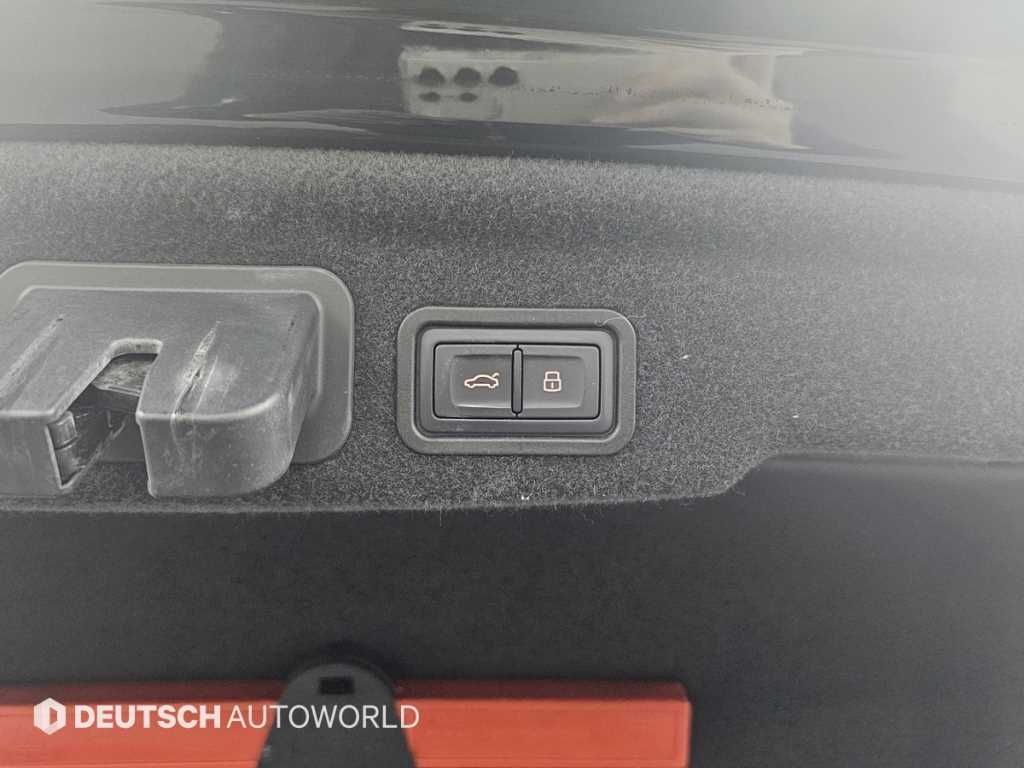 Audi A8 — photo 20