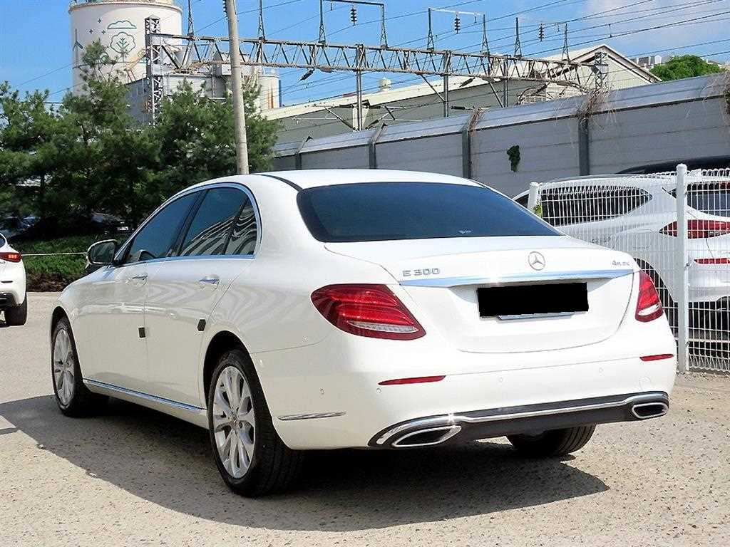 Mercedes-Benz E-Class — photo 03
