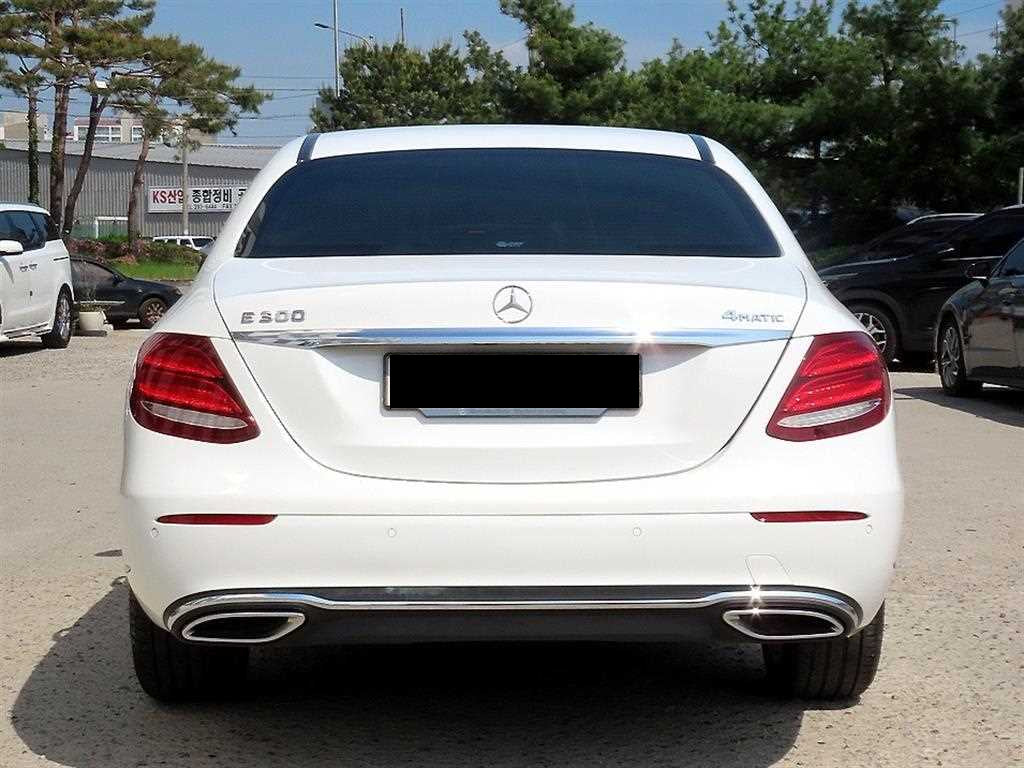 Mercedes-Benz E-Class — photo 04