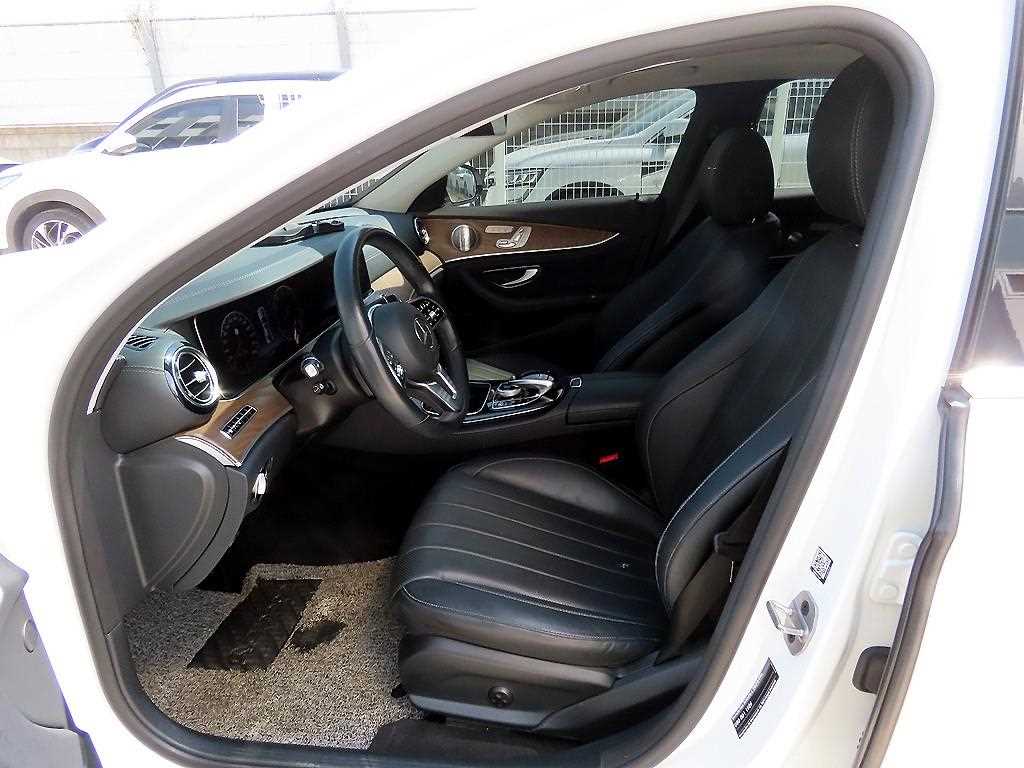 Mercedes-Benz E-Class — photo 05