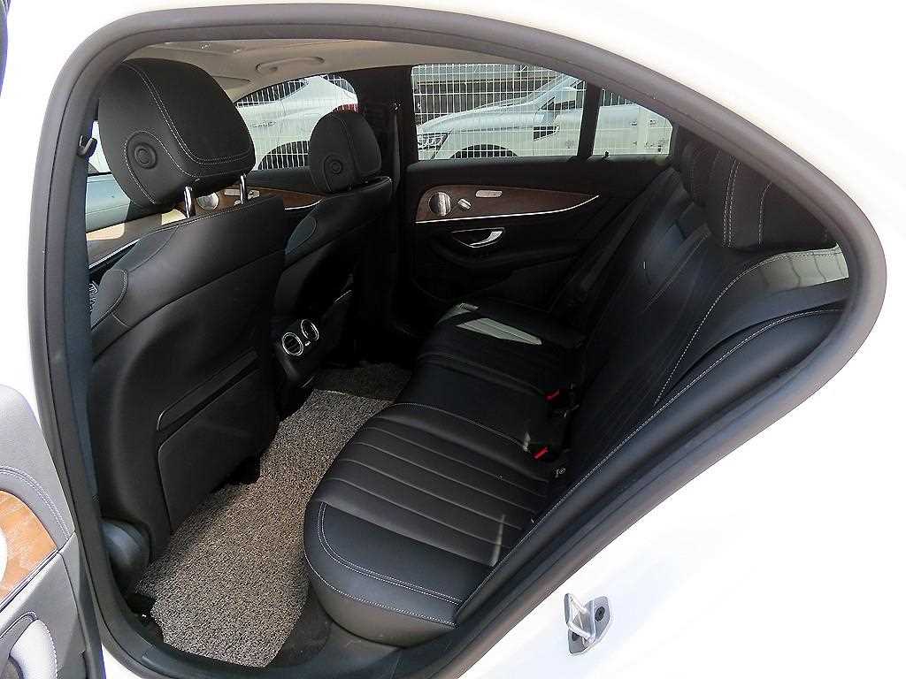Mercedes-Benz E-Class — photo 06