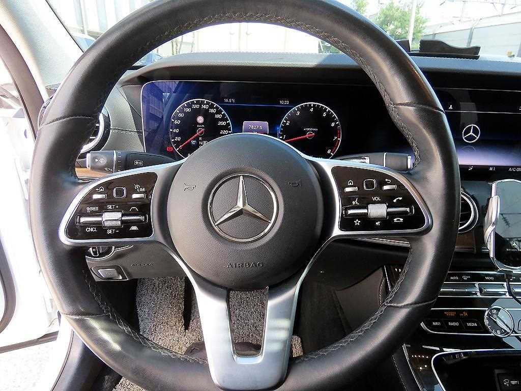 Mercedes-Benz E-Class — photo 08