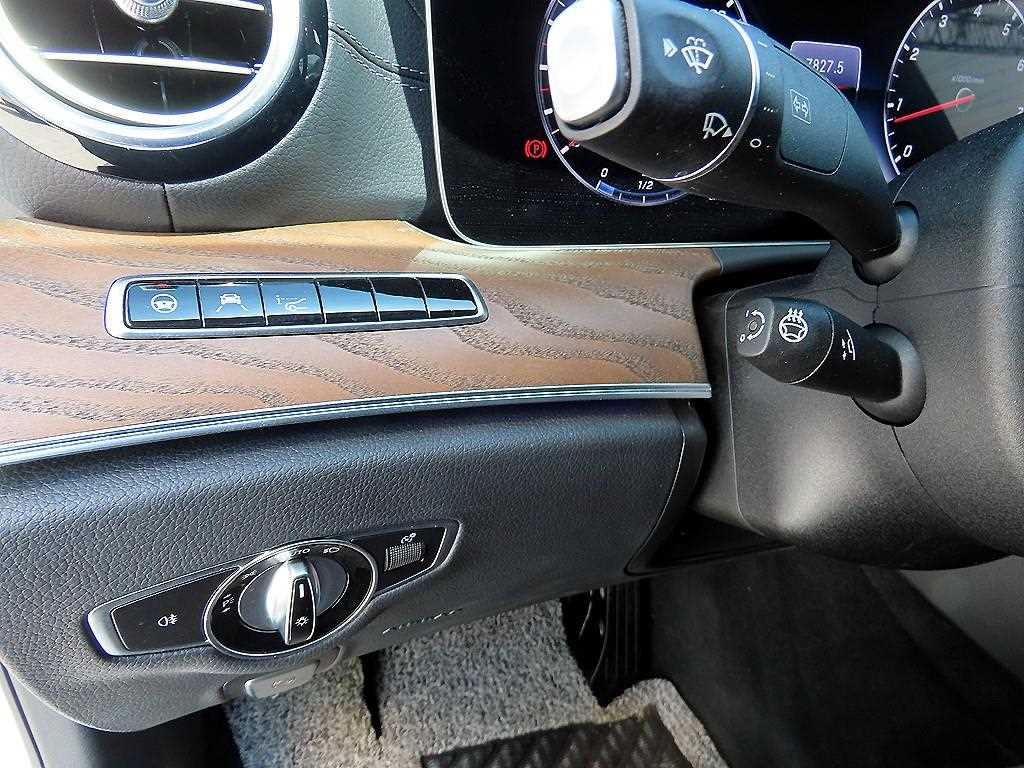 Mercedes-Benz E-Class — photo 12