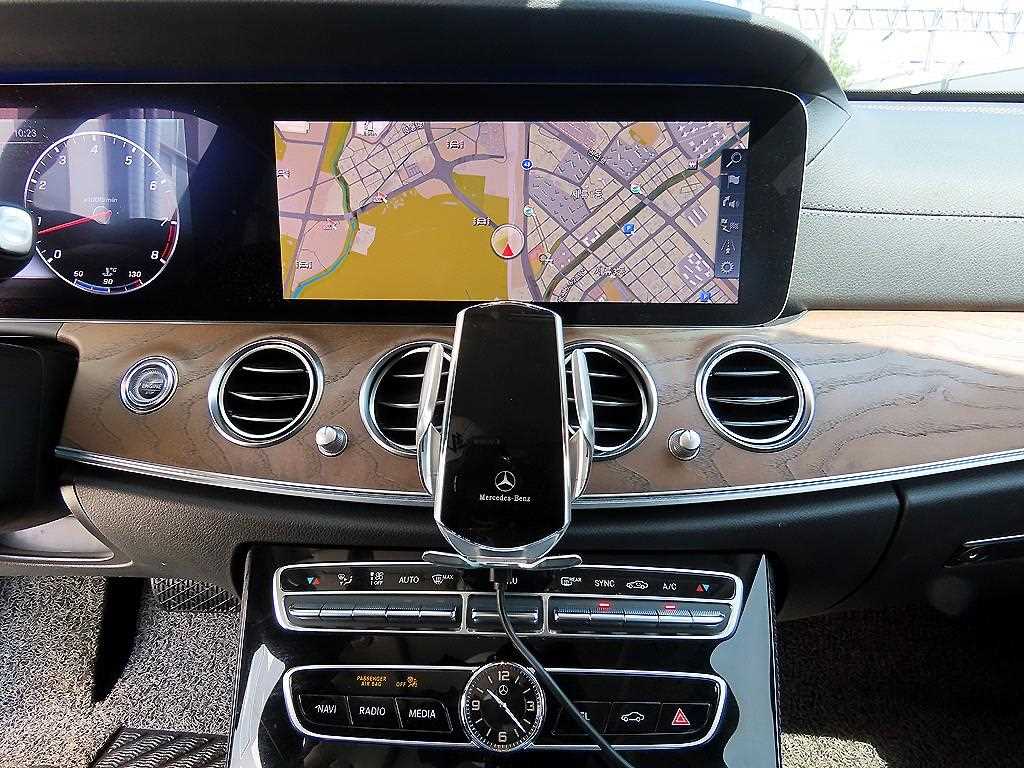 Mercedes-Benz E-Class — photo 13
