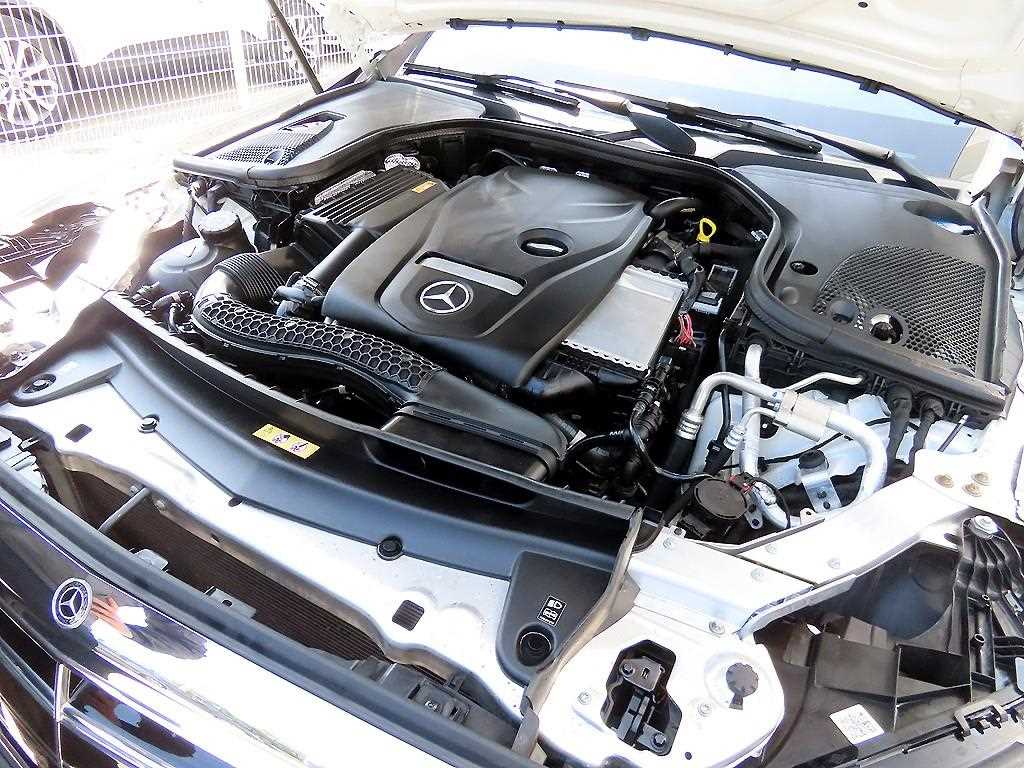 Mercedes-Benz E-Class — photo 19