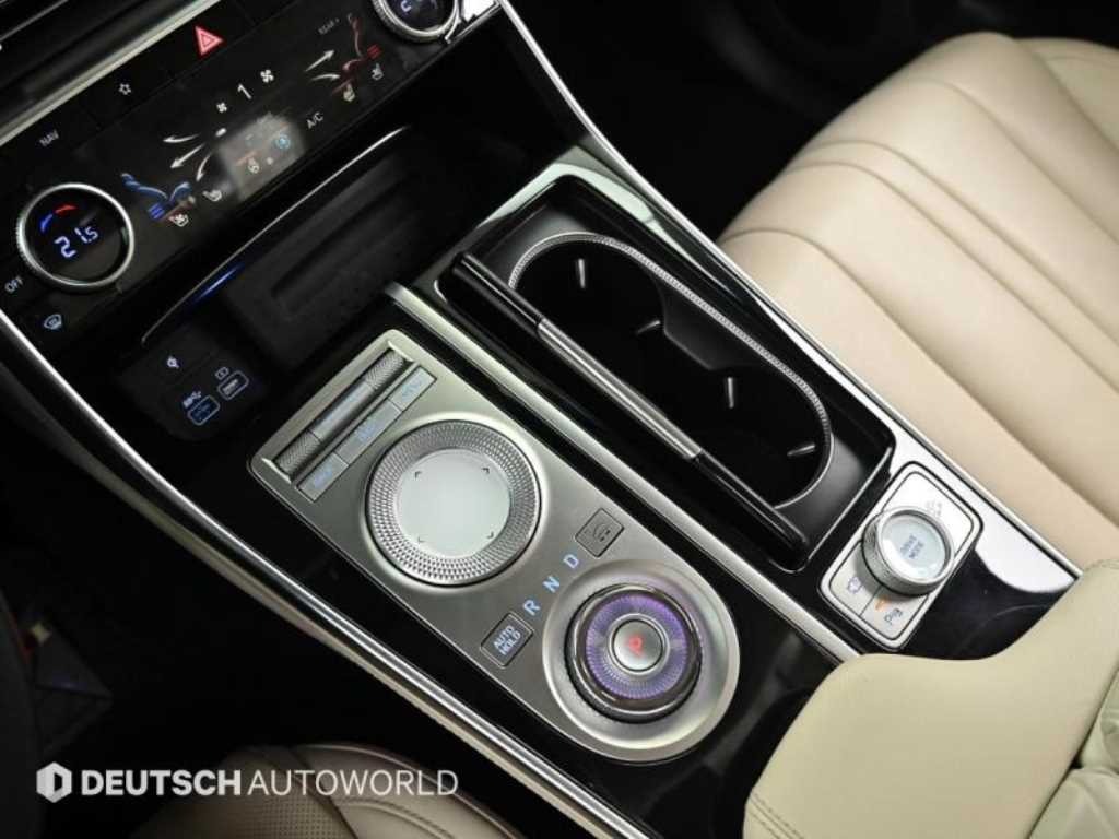 Genesis GV80 — photo 09
