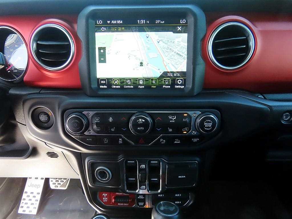 Jeep Wrangler — photo 12