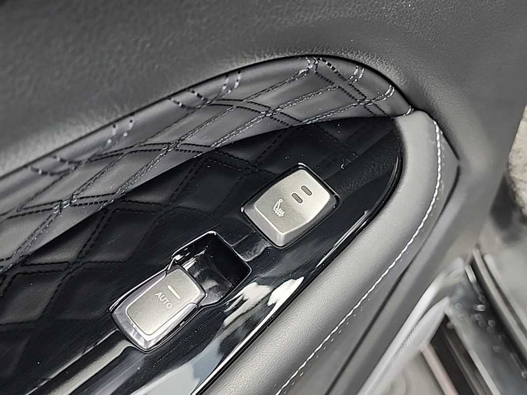 KGM Rexton — photo 14