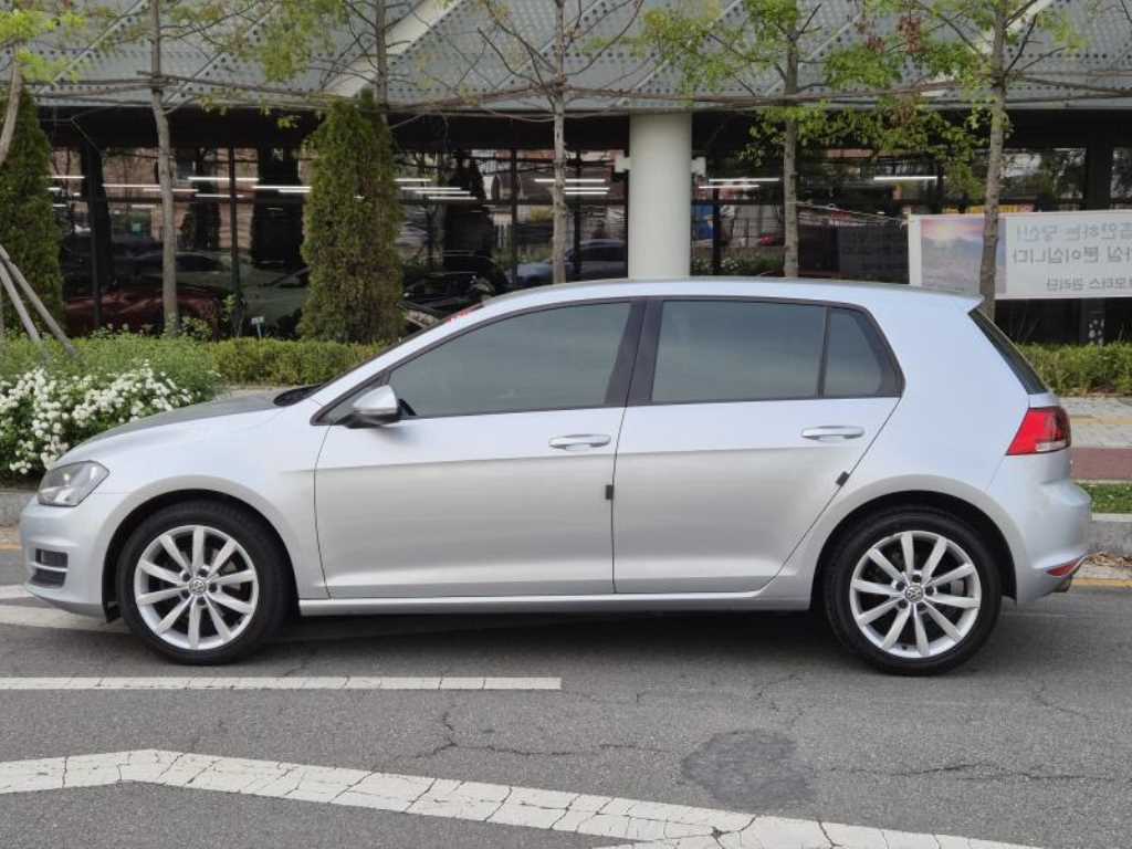 Volkswagen Golf — photo 01