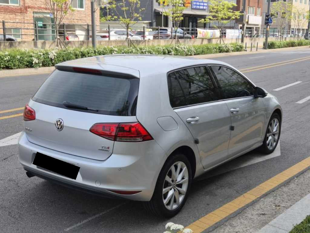 Volkswagen Golf — photo 05