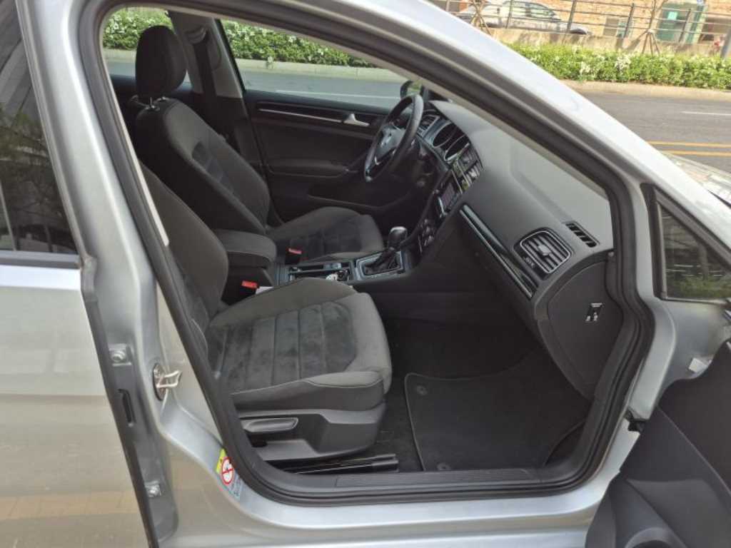 Volkswagen Golf — photo 09