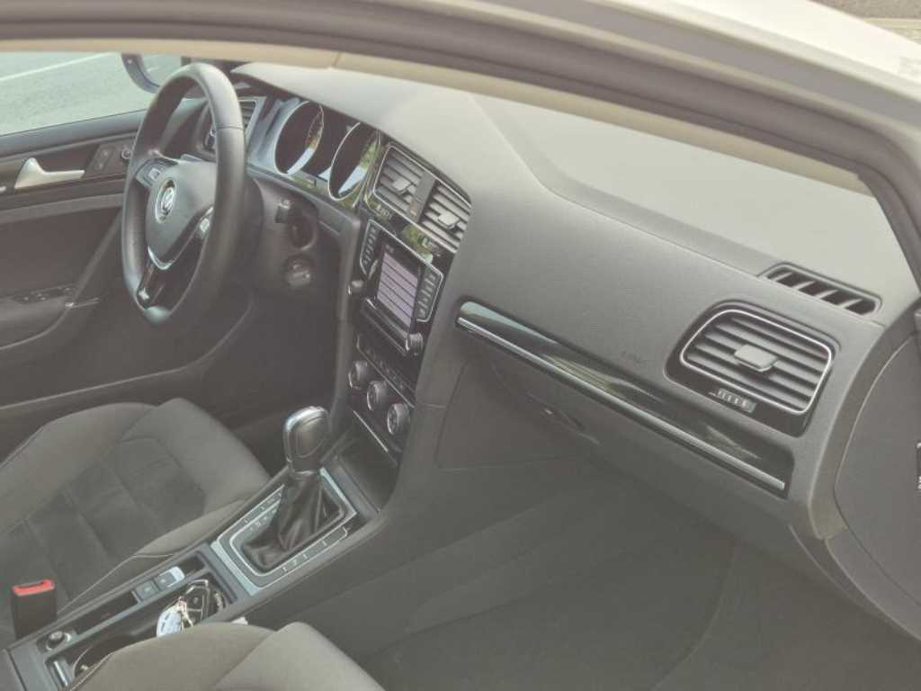 Volkswagen Golf — photo 11