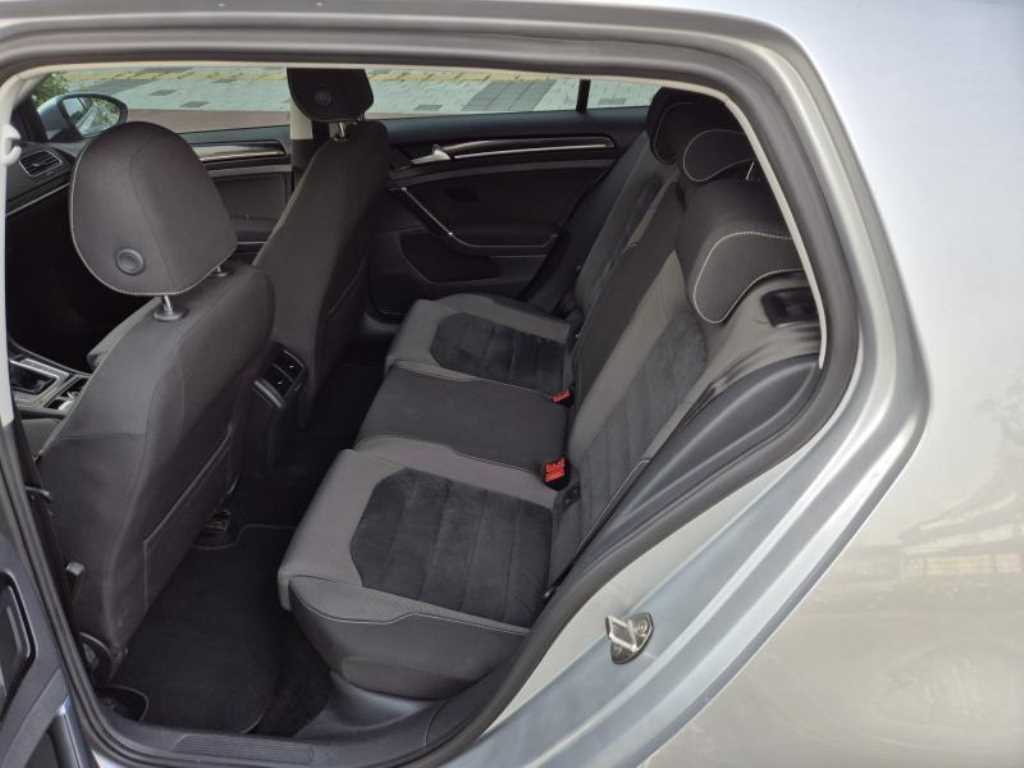 Volkswagen Golf — photo 12