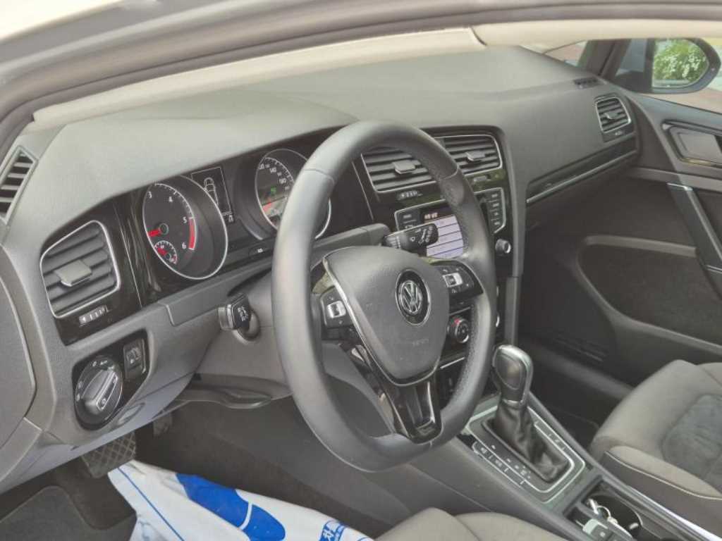 Volkswagen Golf — photo 14