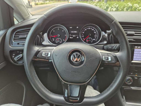 Volkswagen Golf — photo 17