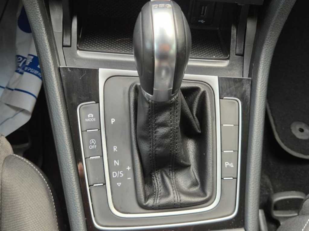 Volkswagen Golf — photo 20