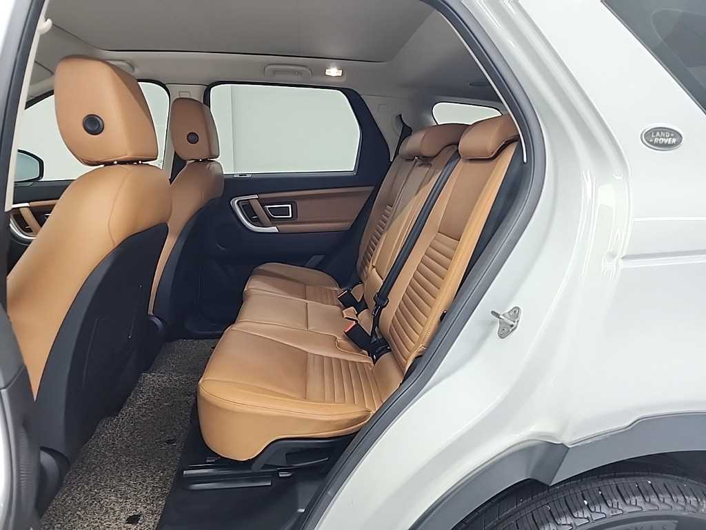 Land Rover Discovery Sport — photo 12