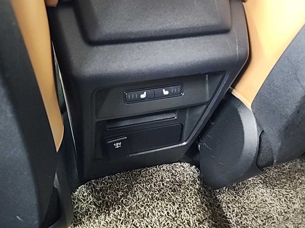 Land Rover Discovery Sport — photo 13