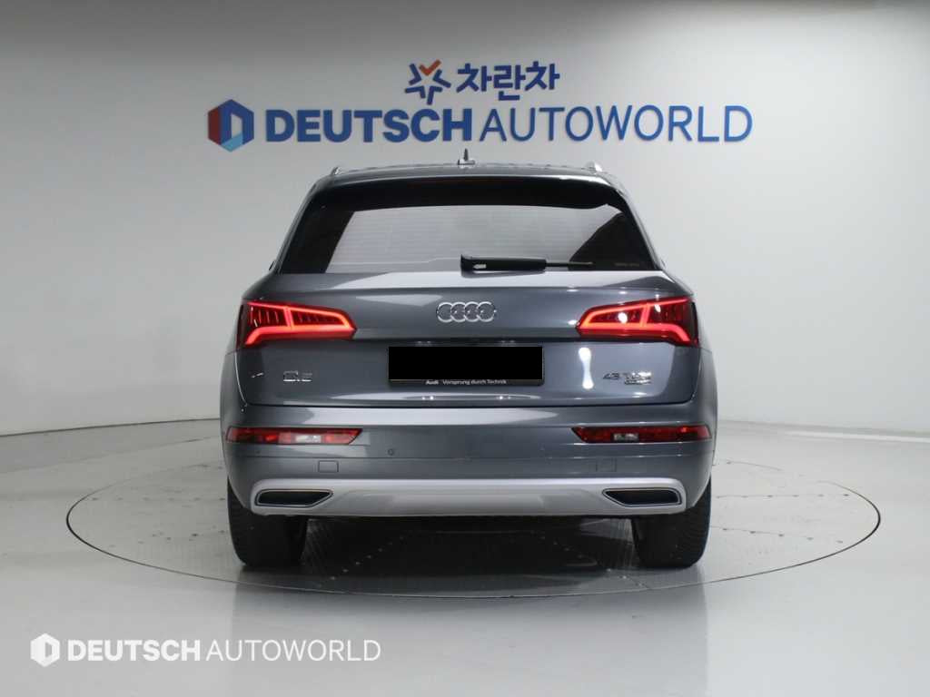 Audi Q5 — photo 04