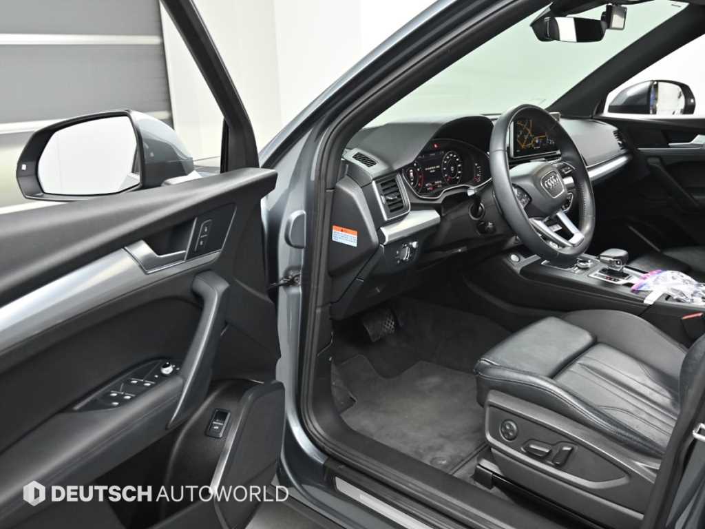 Audi Q5 — photo 11