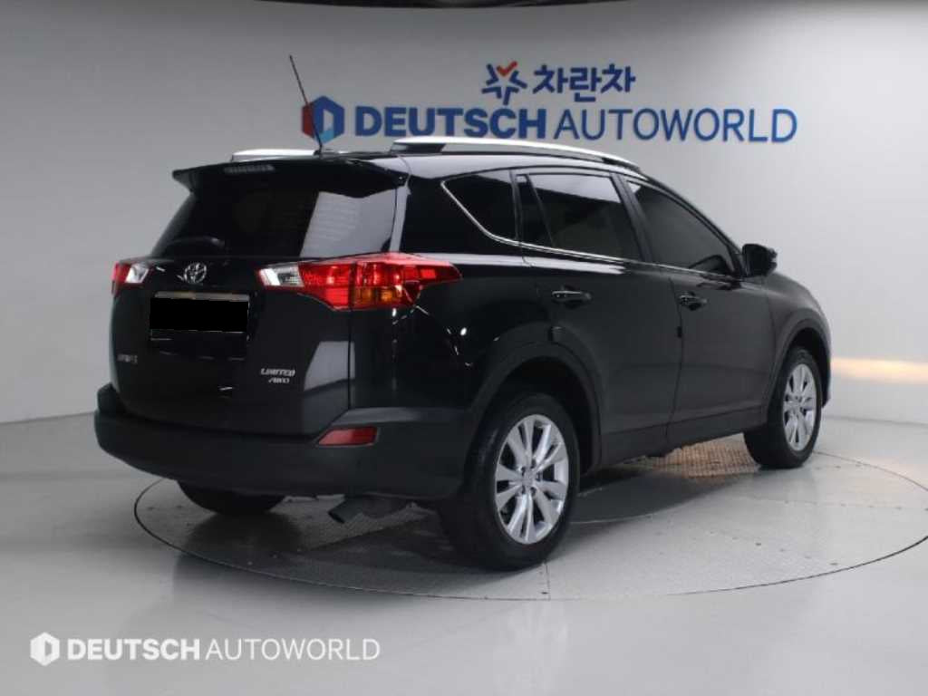 Toyota RAV4 — photo 02