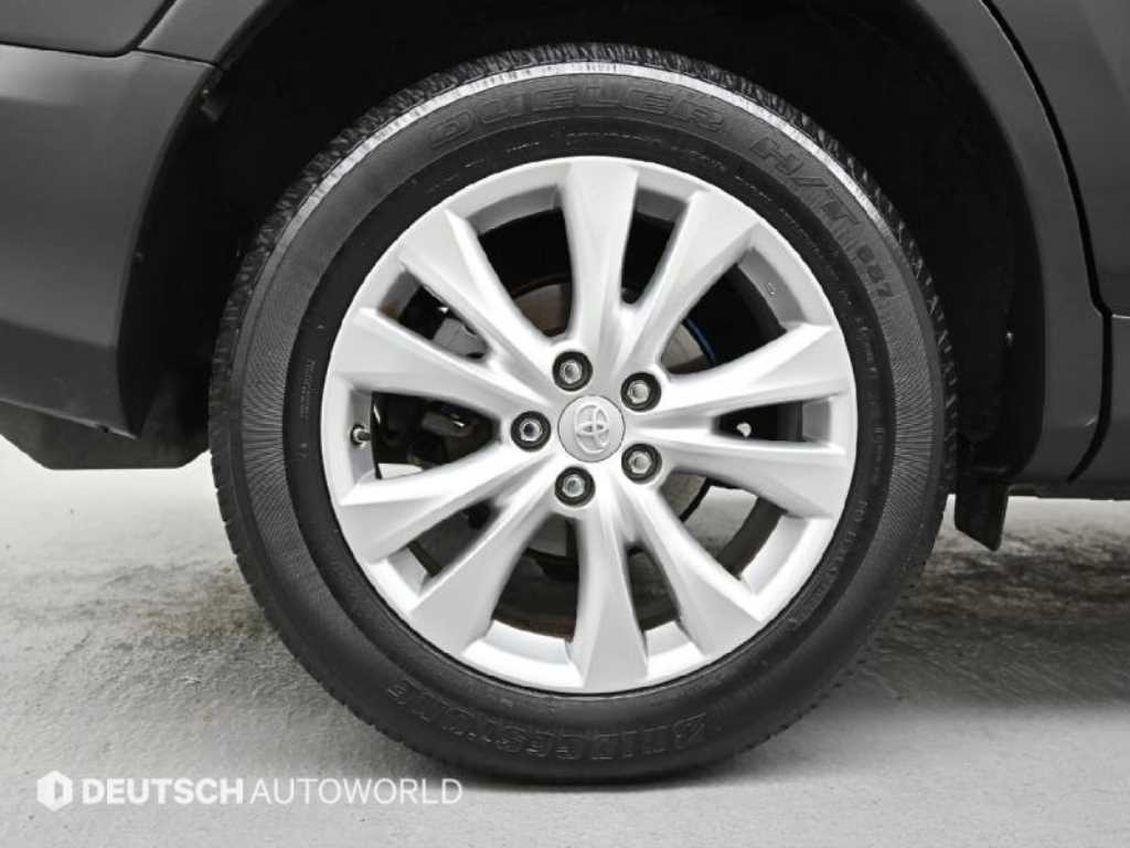 Toyota RAV4 — photo 05