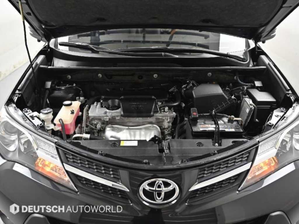 Toyota RAV4 — photo 06