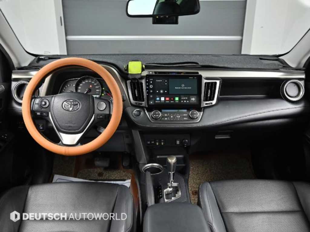 Toyota RAV4 — photo 07