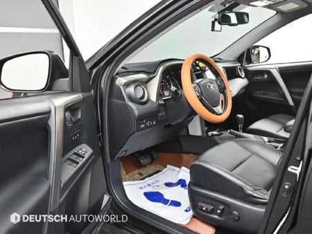 Toyota RAV4 — photo 11