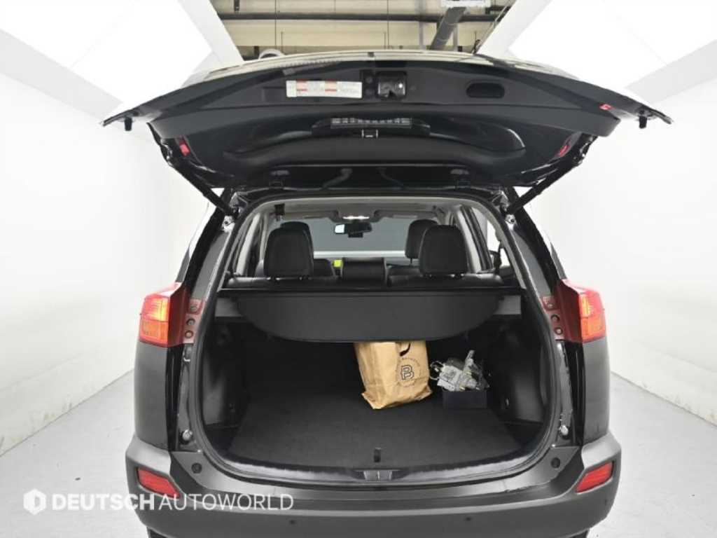Toyota RAV4 — photo 19