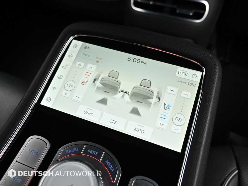 Genesis G90 — photo 16