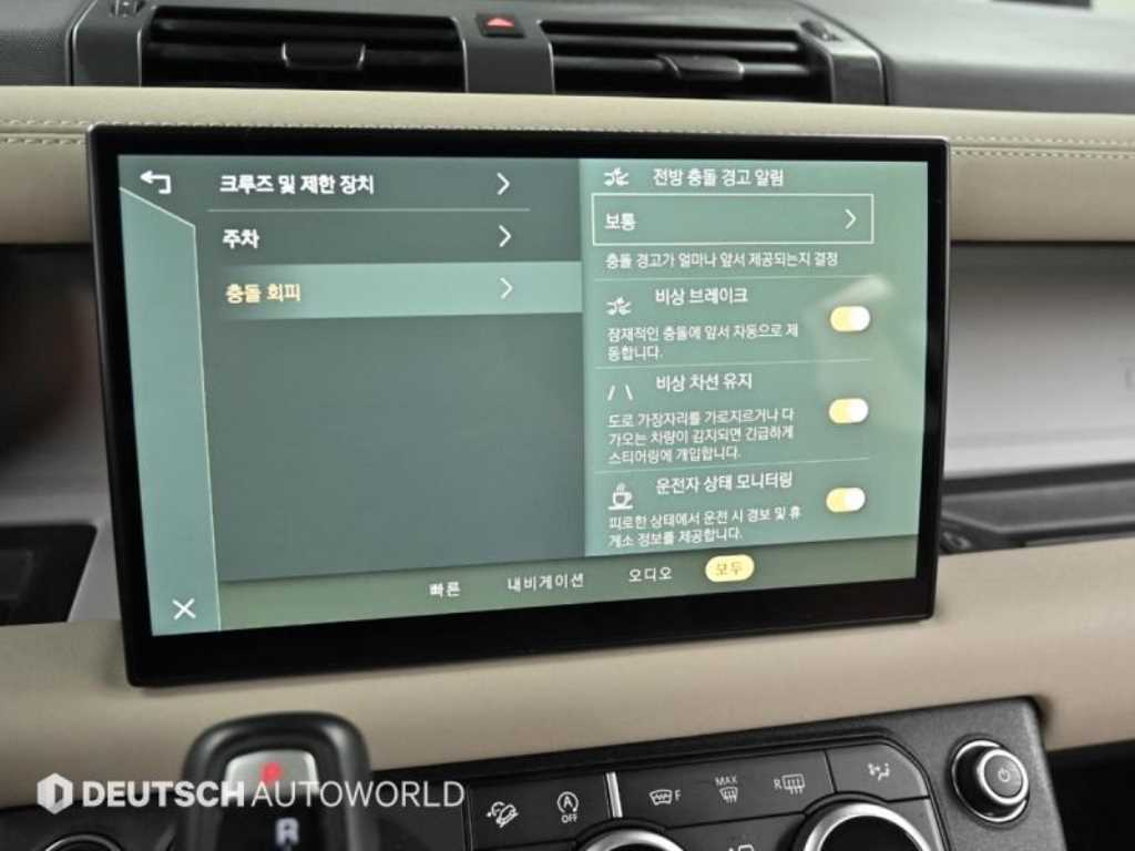 Land Rover Defender — photo 17