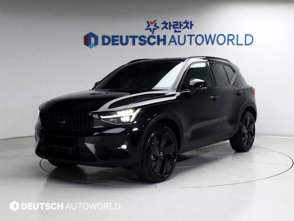 Volvo XC40 — photo 01