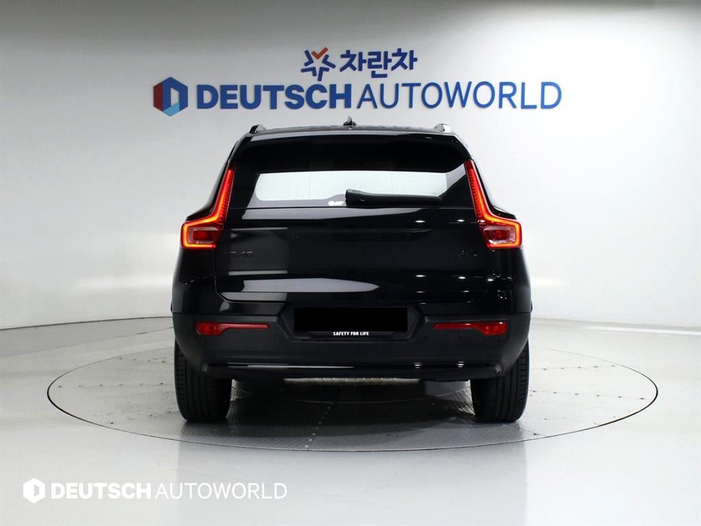 Volvo XC40 — photo 04