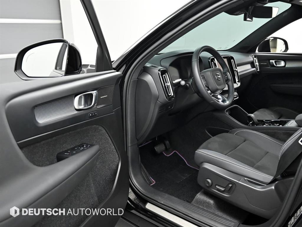 Volvo XC40 — photo 09