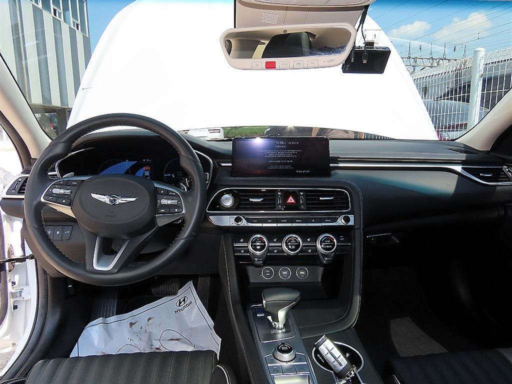 Genesis G70 — photo 07