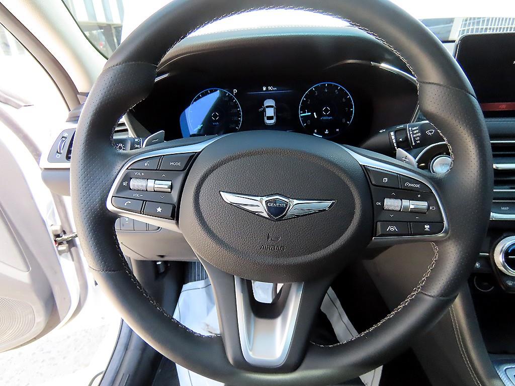 Genesis G70 — photo 08