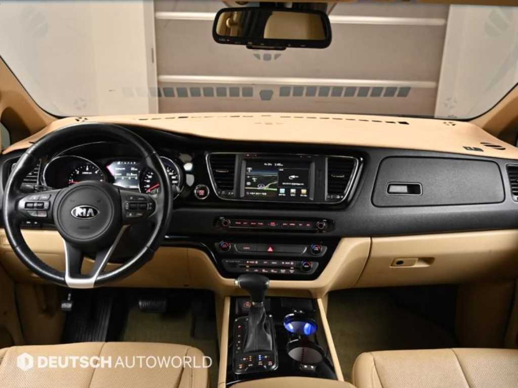 Kia Carnival — photo 07