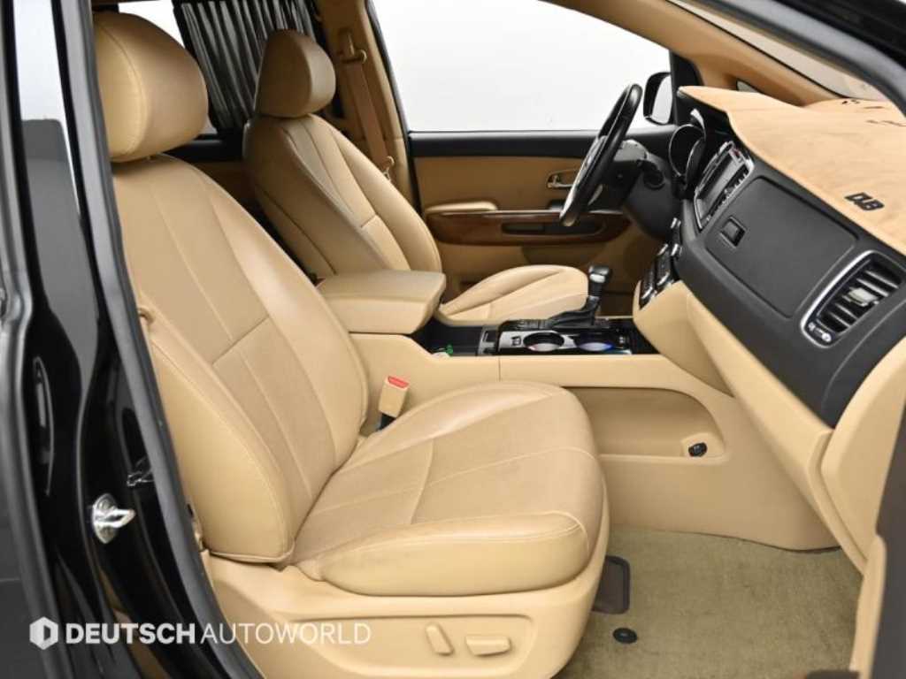 Kia Carnival — photo 10
