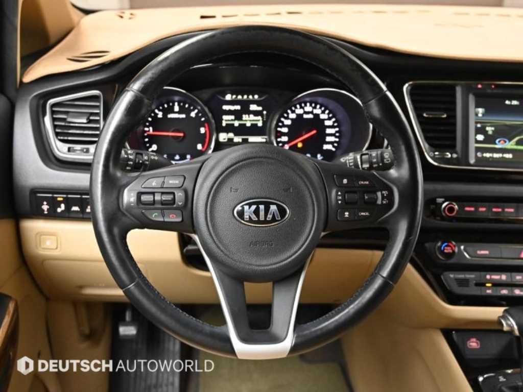 Kia Carnival — photo 13