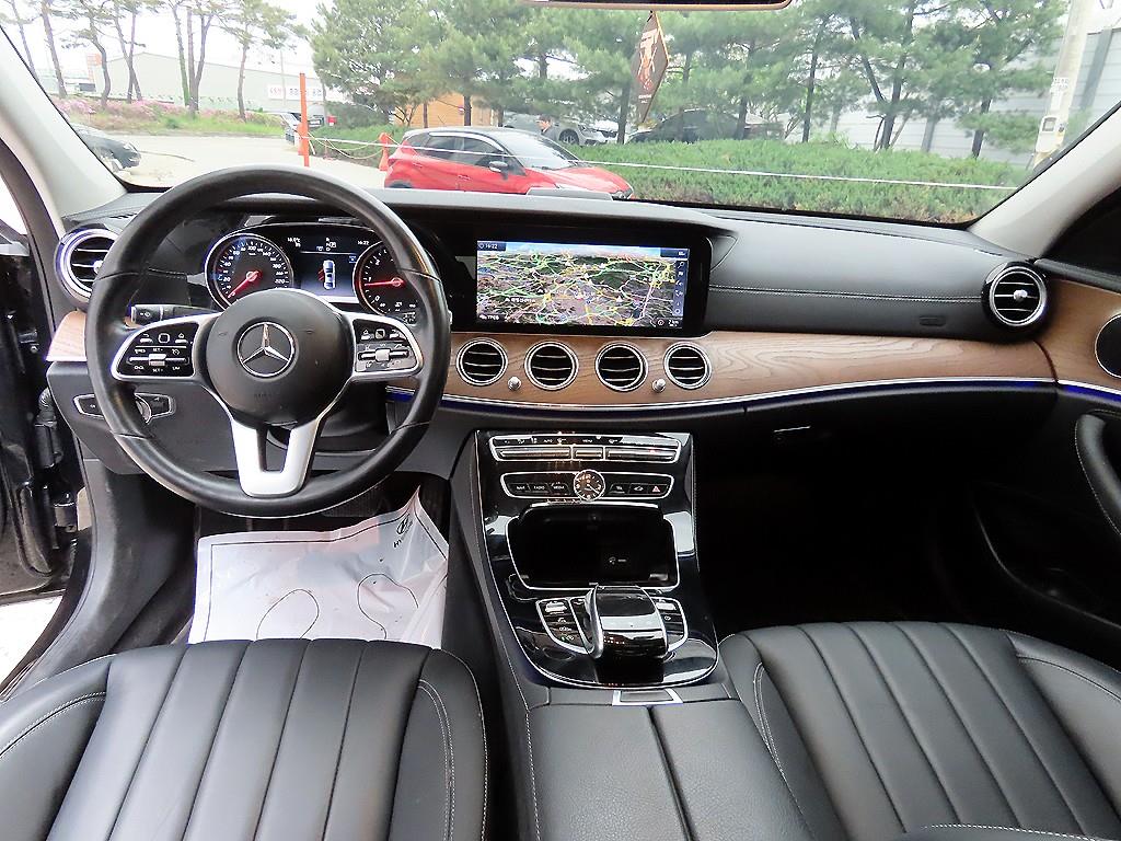 Mercedes-Benz E-Class — photo 07