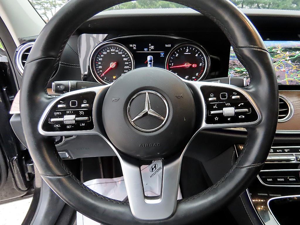 Mercedes-Benz E-Class — photo 08