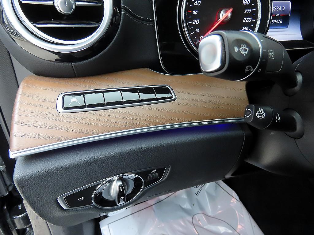Mercedes-Benz E-Class — photo 11
