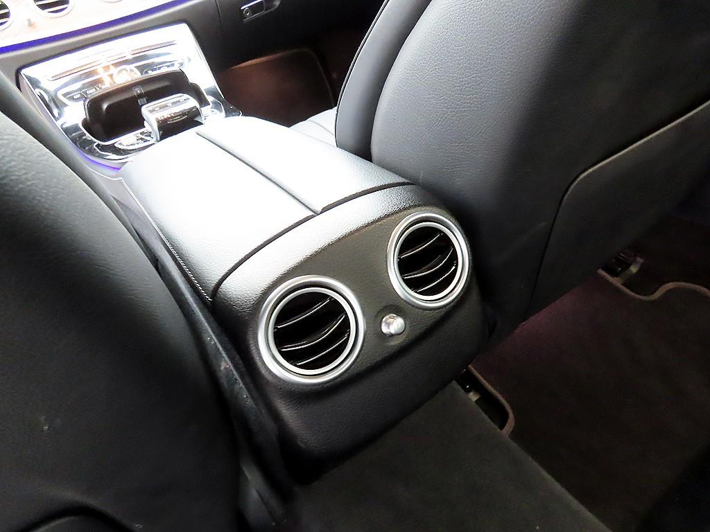 Mercedes-Benz E-Class — photo 15
