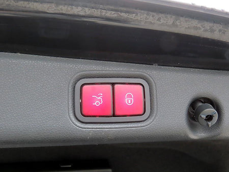 Mercedes-Benz E-Class — photo 16