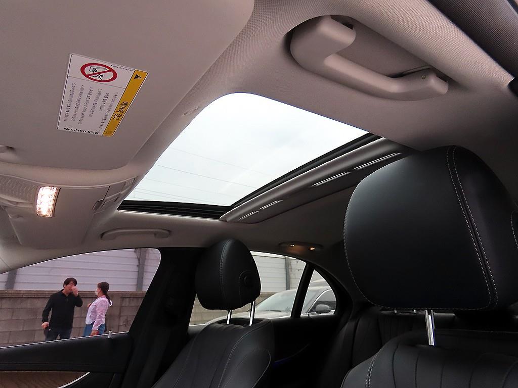 Mercedes-Benz E-Class — photo 17