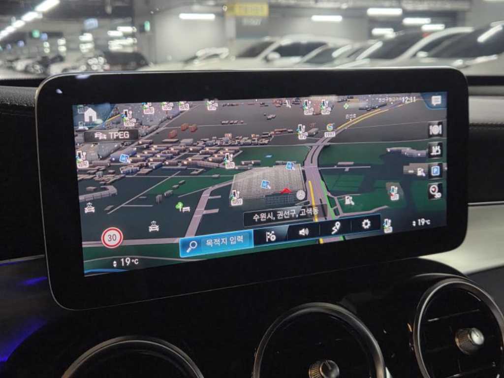 Mercedes-Benz GLC-Class — photo 14